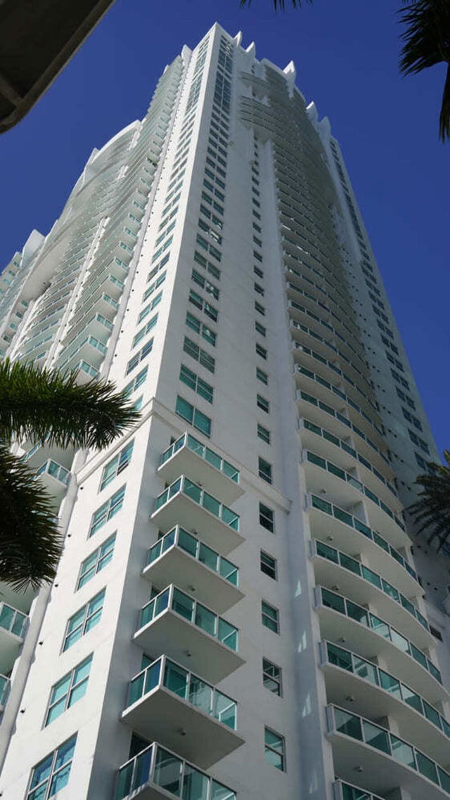 Brickell on the River North  photo 4